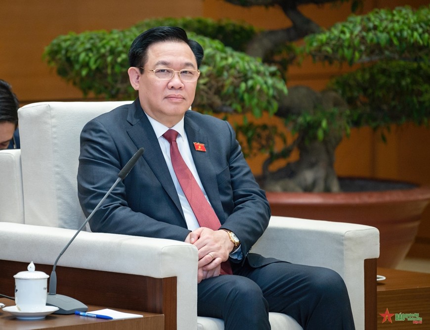 Chủ tịch Quốc hội Vương Đình Huệ tiếp Đại sứ Vương quốc Campuchia