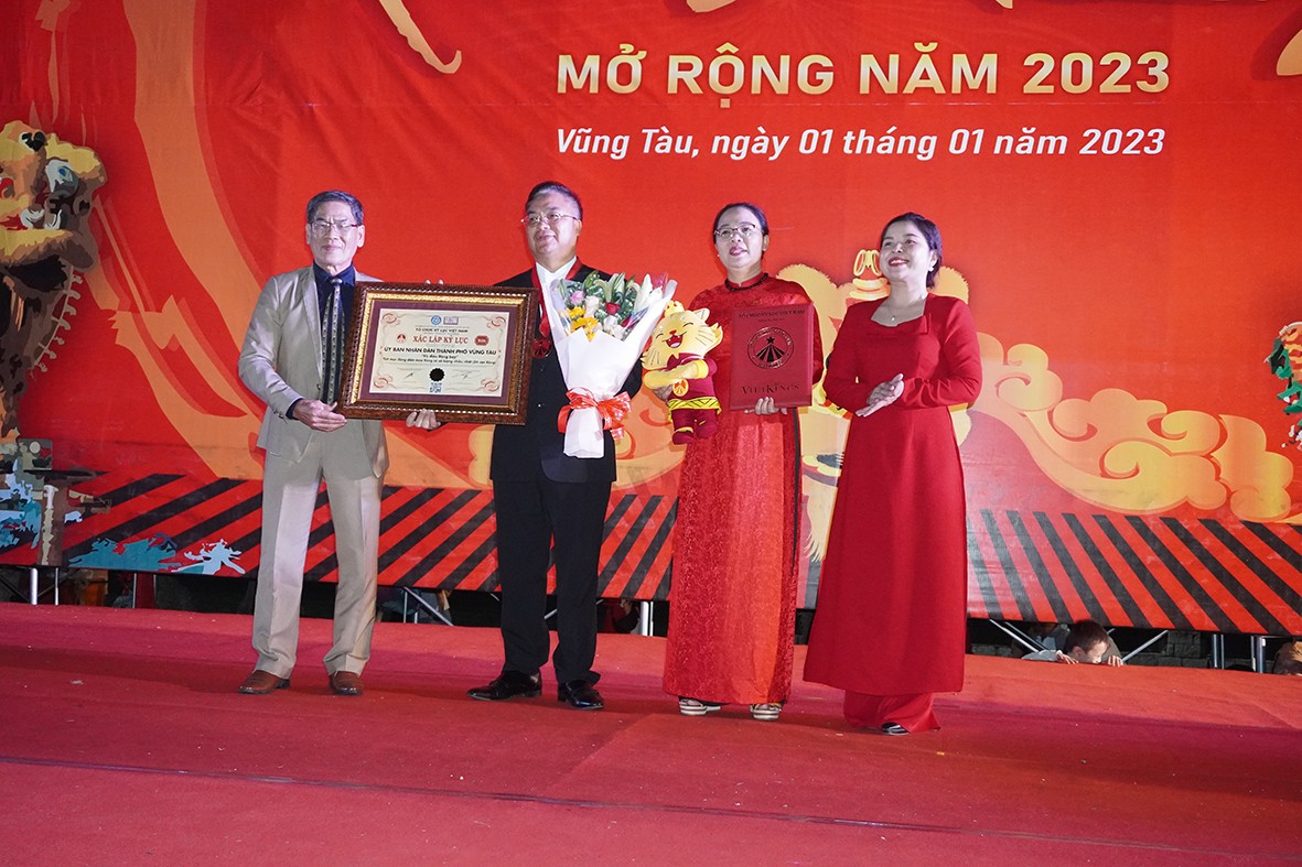 Vũ điệu rồng bay tại Vũng Tàu lập kỷ lục Việt Nam