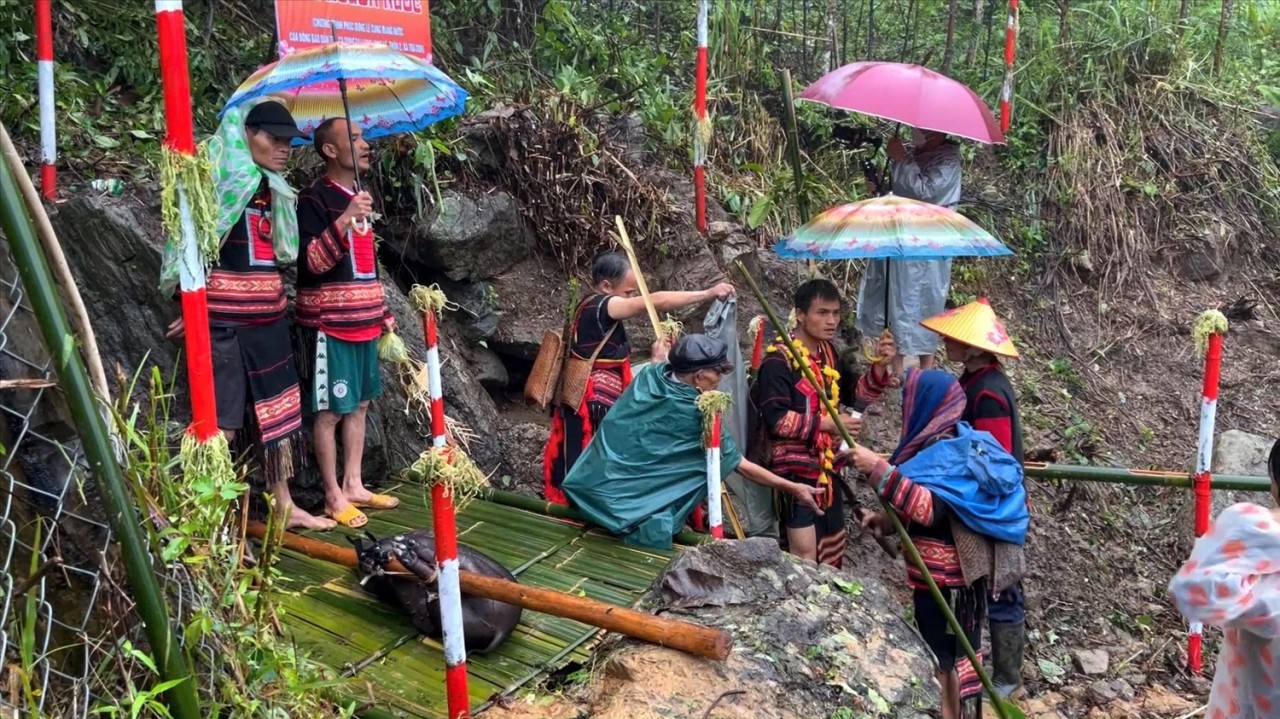 Quảng Nam: Phục dựng Lễ cúng máng nước của đồng bào Ca Dong