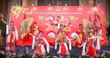 Bà con người Việt tại Singapore phấn khởi đón Tết cổ truyền