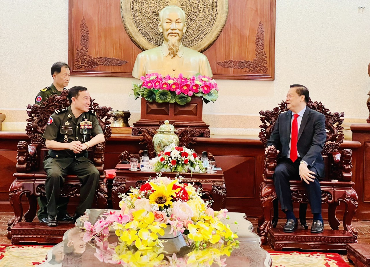 Đoàn Cục Phát triển - Bộ Quốc phòng Campuchia thăm, chúc tết lãnh đạo TP Cần Thơ