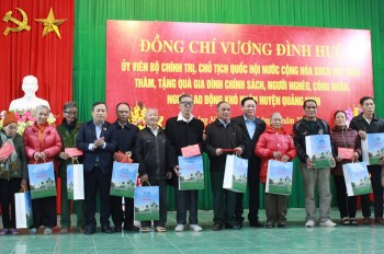 Chủ tịch Quốc hội thăm, tặng quà Tết các gia đình chính sách tại Quảng Bình Chủ tịch Quốc hội thăm, tặng quà Tết các gia đình chính sách tại Quảng Bình