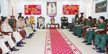 Tỉnh Kandal (Campuchia) và tỉnh Savannakhet (Lào) thăm, chúc tết cổ tuyền Việt Nam
