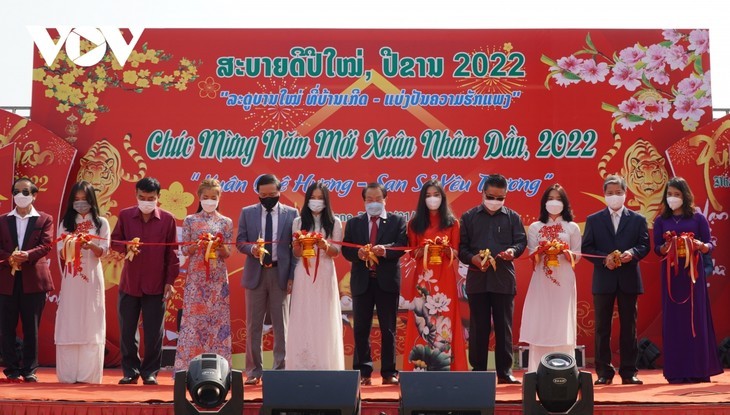 Lễ khai mạc Hội chợ Xuân 2022 tại Lào (Ảnh: VOV).