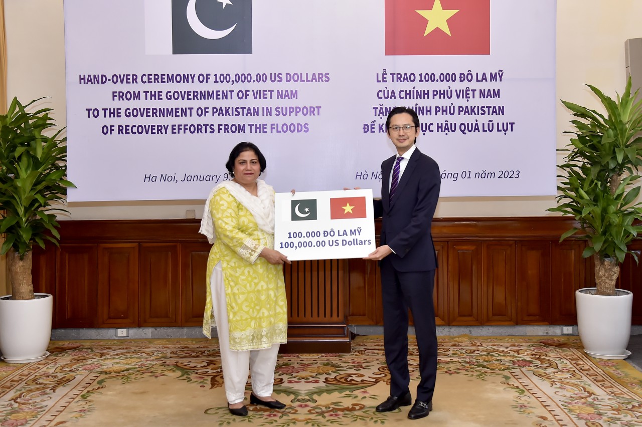 Việt Nam hỗ trợ Pakistan 100.000 USD khắc phục hậu quả lũ lụt