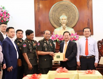 Bộ Tư lệnh Cảnh vệ Quân đội Hoàng gia Campuchia thăm và chúc Tết lãnh đạo TP Cần Thơ