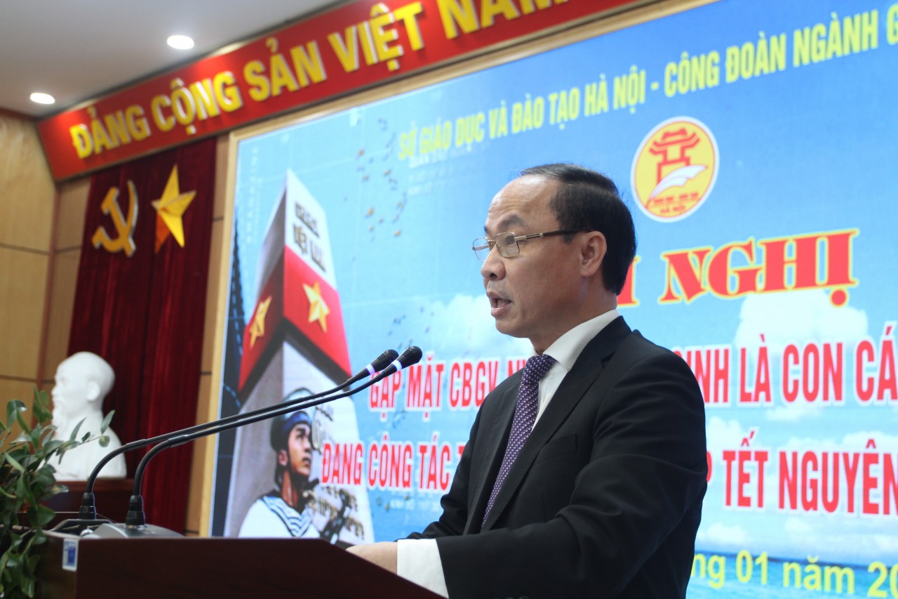 Phó Giám đốc Sở GDĐT Hà Nội Nguyễn Quang Tuấn phát biểu tại Hội nghị.