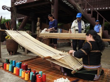 Đến Kon Tum vui Tết ở làng