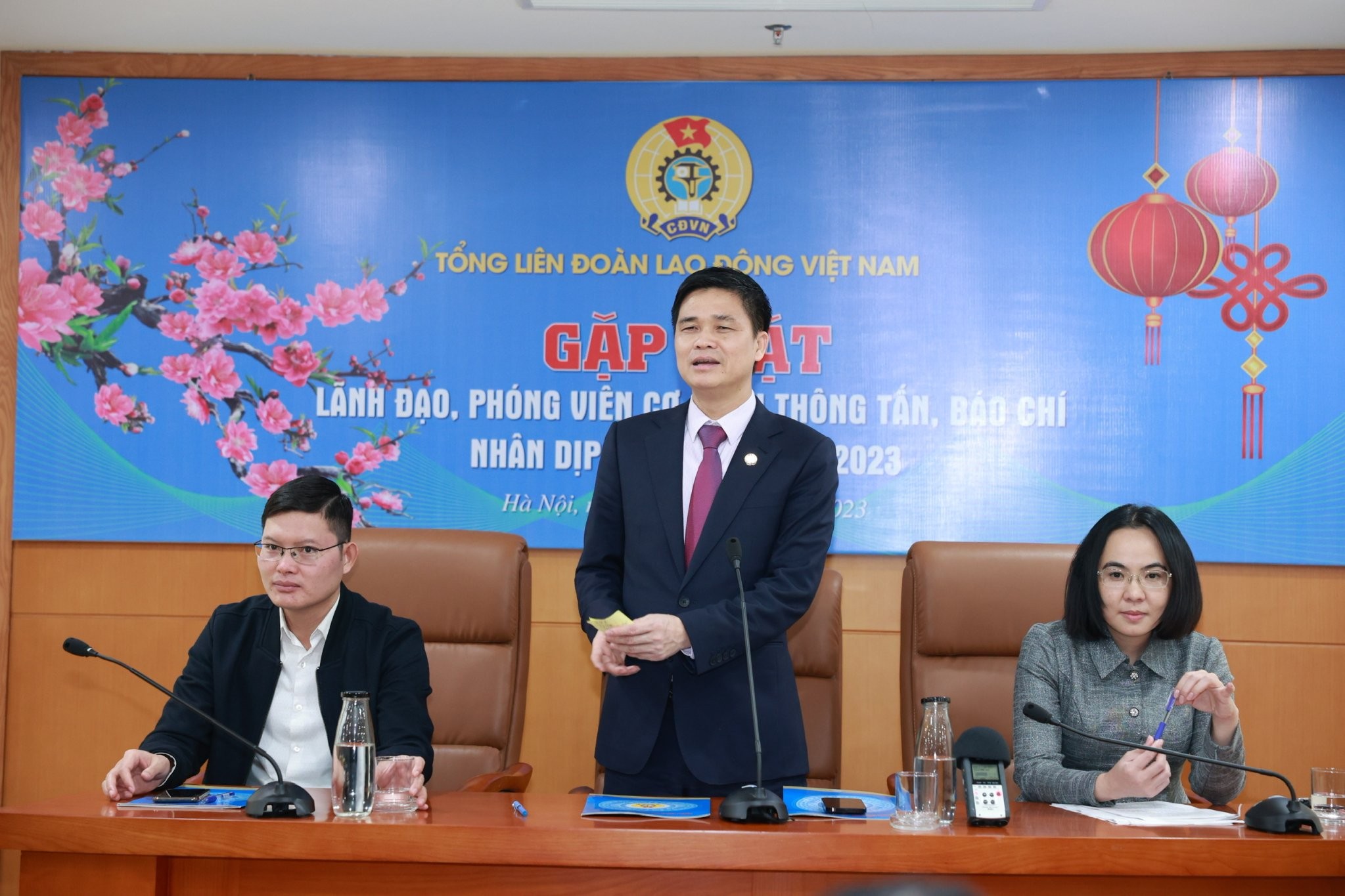 Phó Chủ tịch Tổng Liên đoàn Lao động Việt Nam Ngọ Duy Hiểu phát biểu tại cuộc gặp mặt lãnh đạo, phóng viên cơ quan thông tấn, báo chí nhân dịp Xuân Quý Mão 2023.