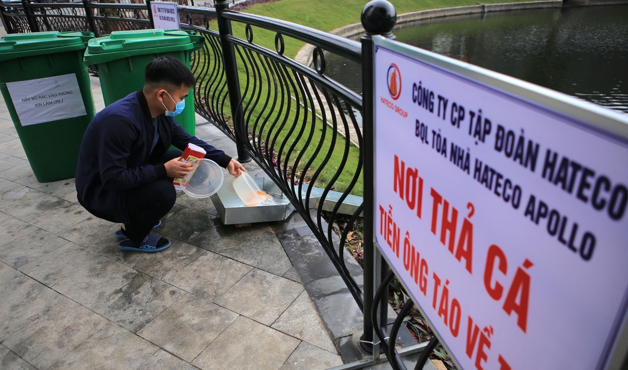 Hà Nội: Nhiều biện pháp hỗ trợ thả cá trong ngày tiễn Táo công