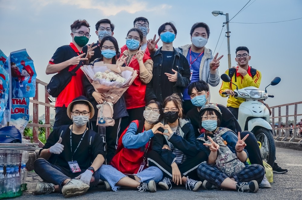 Đa số tình nguyện viên đều là sinh viên các trường đại học tại địa bàn Hà Nội, hưởng ứng chiến dịch của sở Tài nguyên và Môi trường