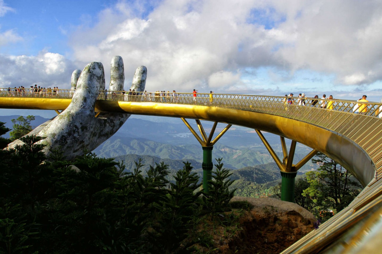 Cầu Vàng Đà Nẵng (Ảnh: LINH PHAM/Getty Images).