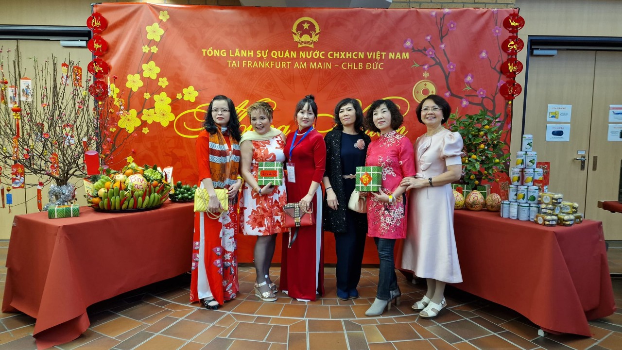 Thành phố Hồ Chí Minh: Tổ chức đoàn nghệ thuật biểu diễn phục vụ kiều bào Châu Âu dịp Tết