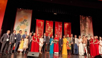 Thành phố Hồ Chí Minh: Tổ chức đoàn nghệ thuật biểu diễn phục vụ kiều bào Châu Âu dịp Tết