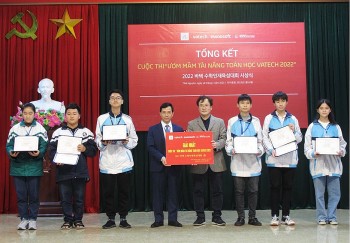 KCCC trao giải Cuộc thi “Ươm mầm tài năng toán học VATECH 2022