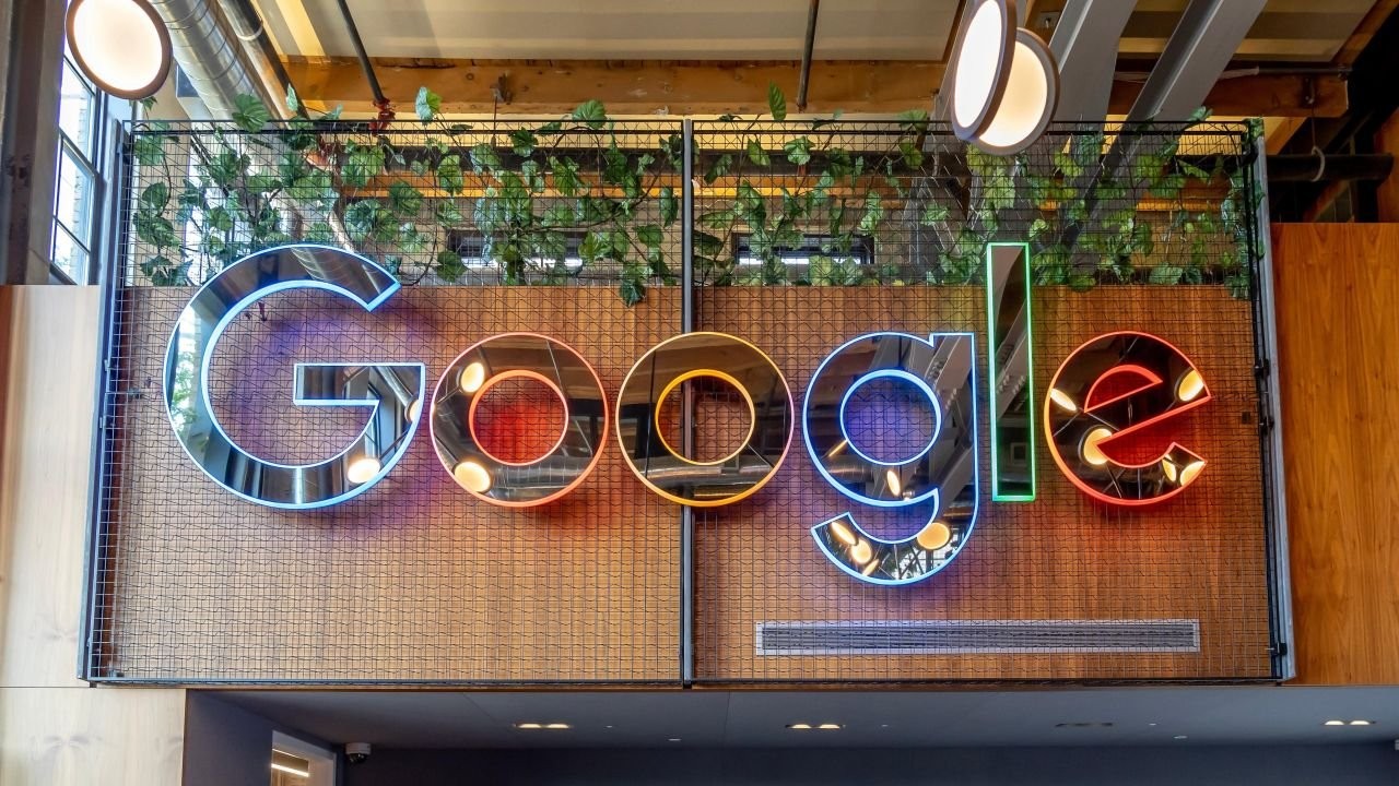 12.000 vị trris công việc ở Google vừa bị cắt giảm - Ảnh: JHVEPhoto/Shutterstock