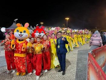 Người Việt quảng bá văn hoá tại lễ hội xe hoa diễu hành tại Macau (Trung Quốc)
