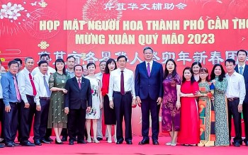 Hội Bảo trợ Hoa văn Cần Thơ: Họp mặt mừng Xuân Quý Mão và trao học bổng cho học sinh