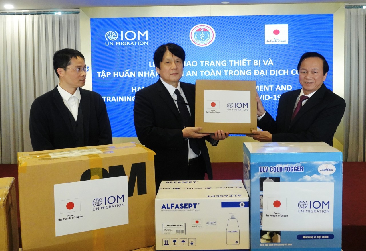 Nhật Bản và IOM trao tặng vật tư, trang thiết bị vệ sinh - y tế cho khu vực biên giới Quảng Trị