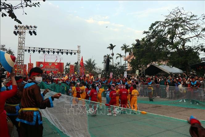 Hàng ngàn ngư dân Huế tham gia Lễ hội Cầu ngư đầu năm