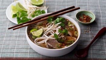 Báo Úc khen phở Việt Nam là món quà ẩm thực quý giá