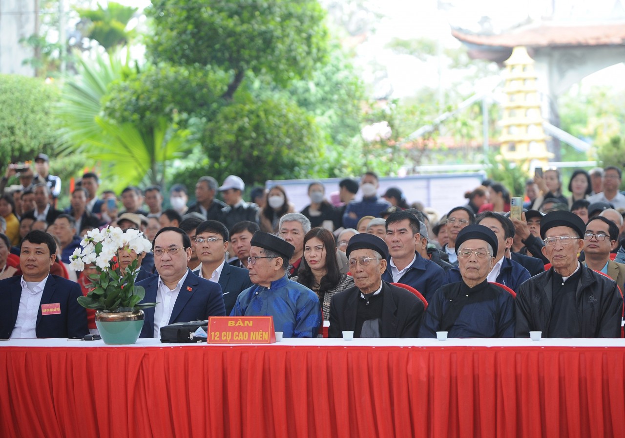 Các đại biểu dự lễ khai hội Minh thề