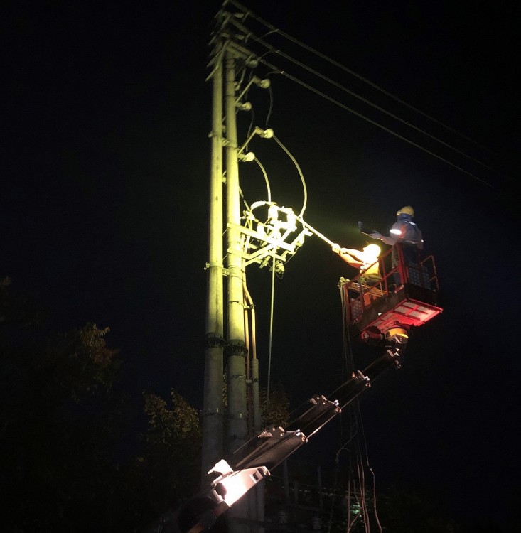 Công ty Điện lực Điện Biên khẩn trương khắc phục sự cố lưới điện do mưa đá, giông lốc