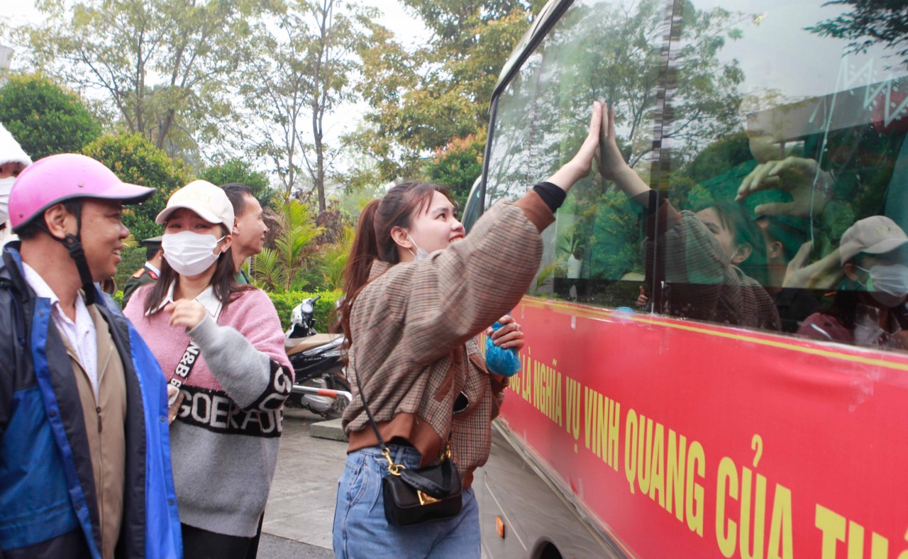 Hà Nội: Xúc động lễ tiễn tân binh lên đường nhập ngũ