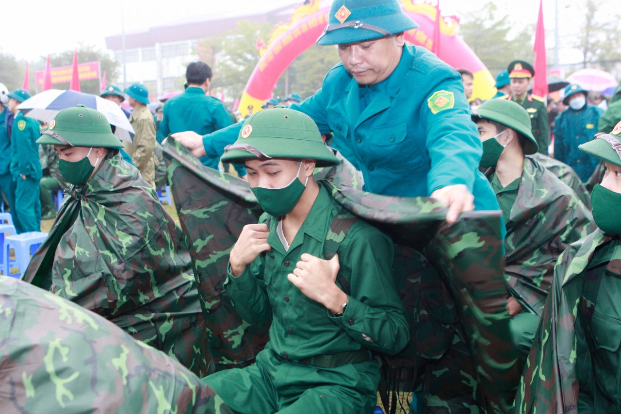 Hà Nội: Xúc động lễ tiễn tân binh lên đường nhập ngũ