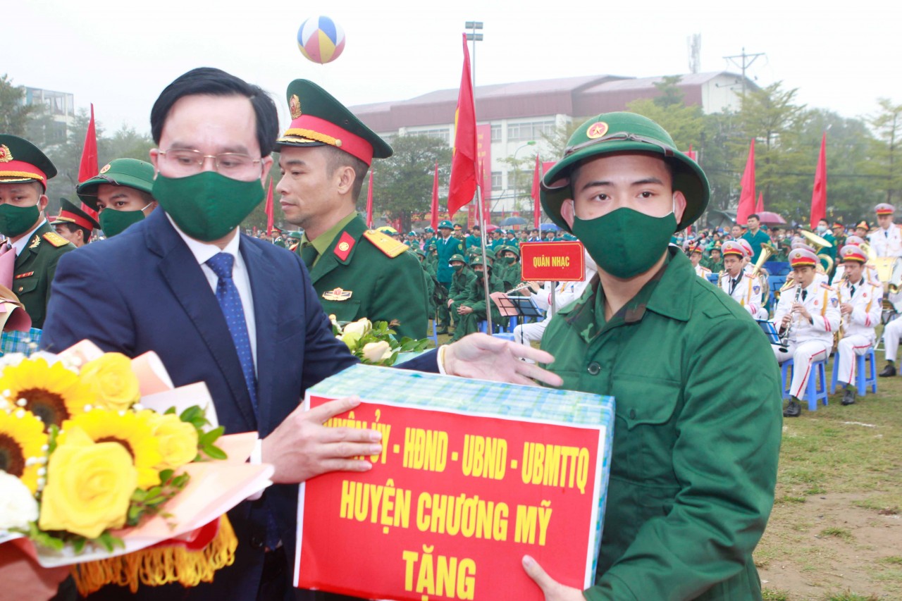 Hà Nội: Xúc động lễ tiễn tân binh lên đường nhập ngũ