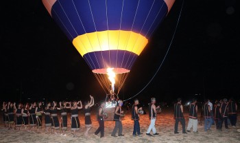 Khai mạc Ngày hội khinh khí cầu ở Kon Tum