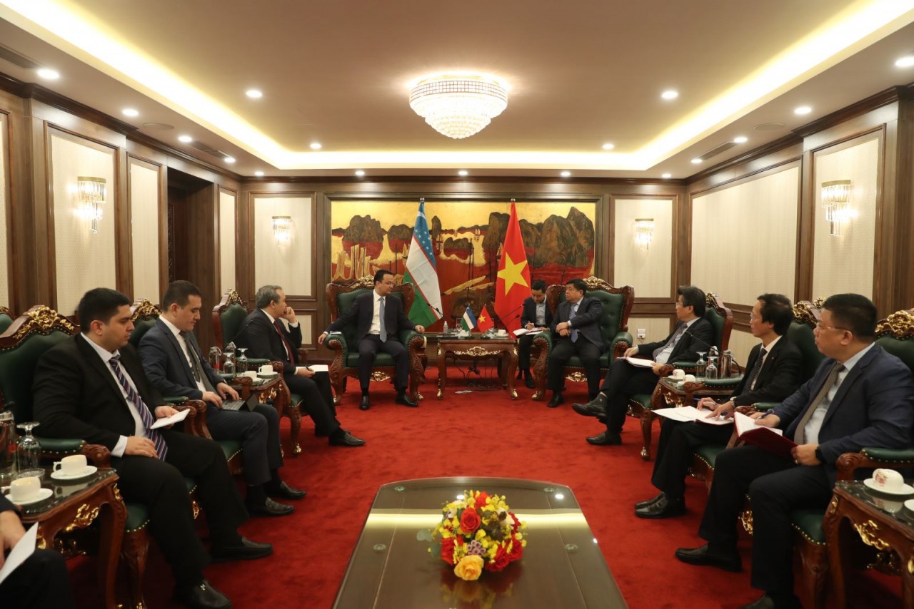 Bộ trưởng Bộ Kế hoạch và Đầu tư Nguyễn Chí Dũng đã tiếp Bộ trưởng Bộ Đầu tư, Công nghiệp và Thương mại Uzbekistan Laziz Kudratov và Đoàn công tác đang có chuyến thăm và làm việc tại Việt Nam (Ảnh: MPI).