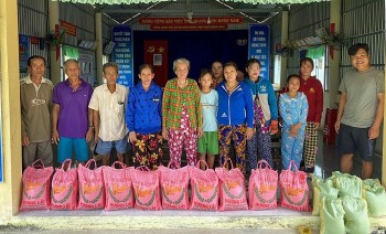 Cộng đồng người Hoa cùng chung tay thực hiện chính sách giảm nghèo Cộng đồng người Hoa cùng chung tay thực hiện chính sách giảm nghèo