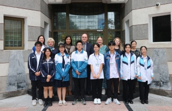 Đại sứ Gennady Bezdetko gặp mặt học sinh các trường chuyên Việt Nam có giảng dạy tiếng Nga