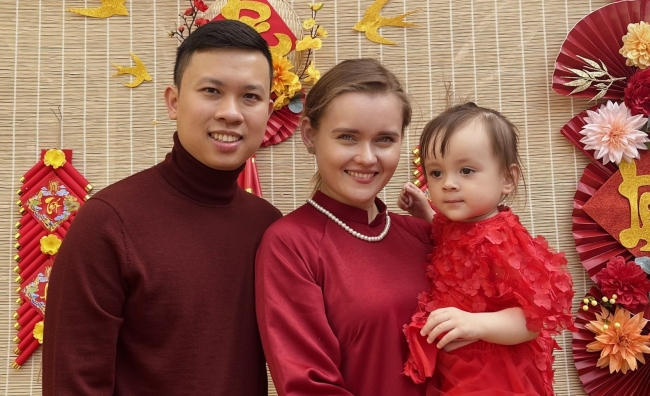Valentine là dịp bày tỏ tình yêu với người vợ có quê cách Việt Nam hơn 8.000 km