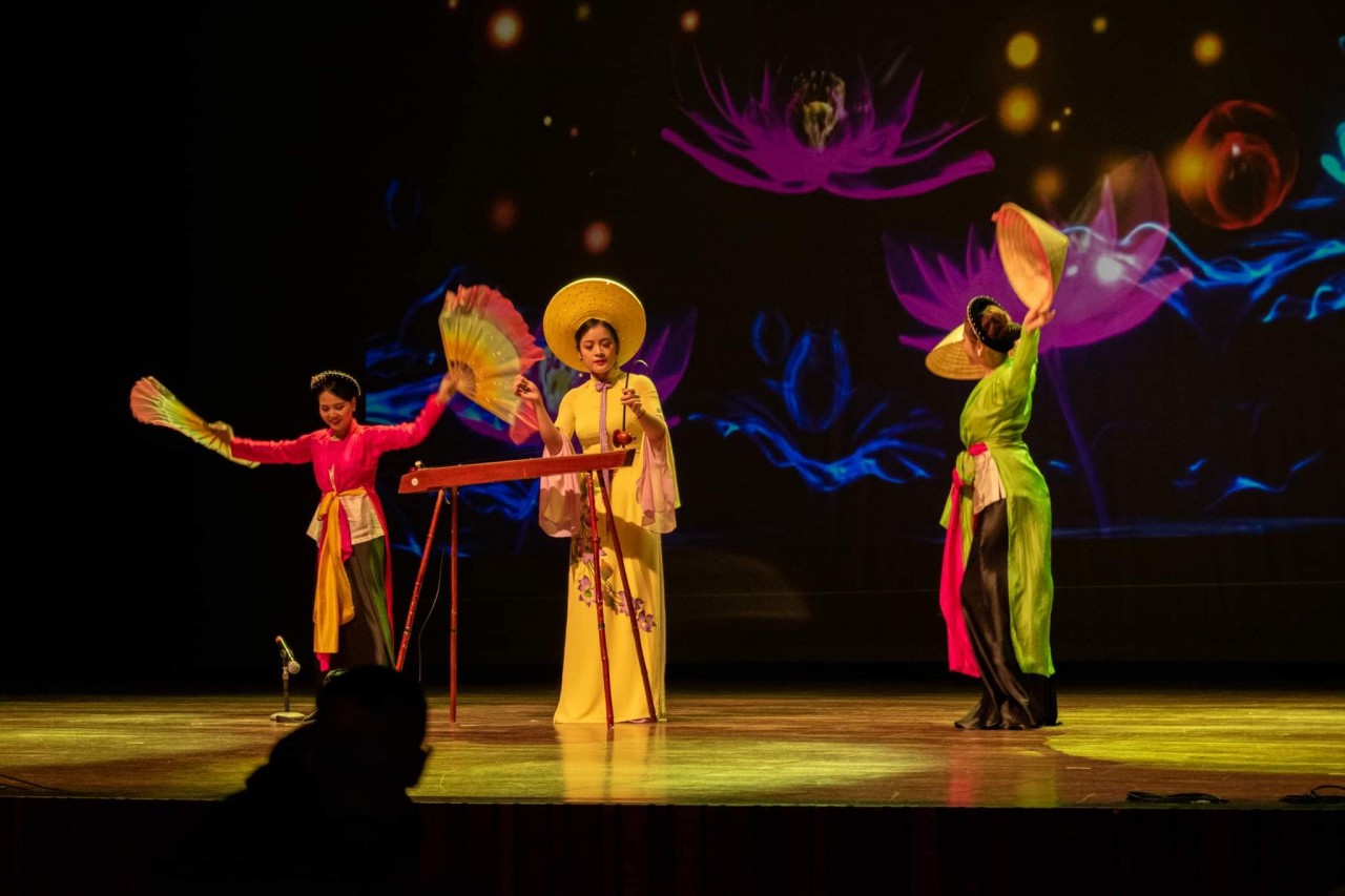 Hàng nghìn khán giả Ma-rốc thưởng thức đêm diễn “Giai điệu Việt Nam”
