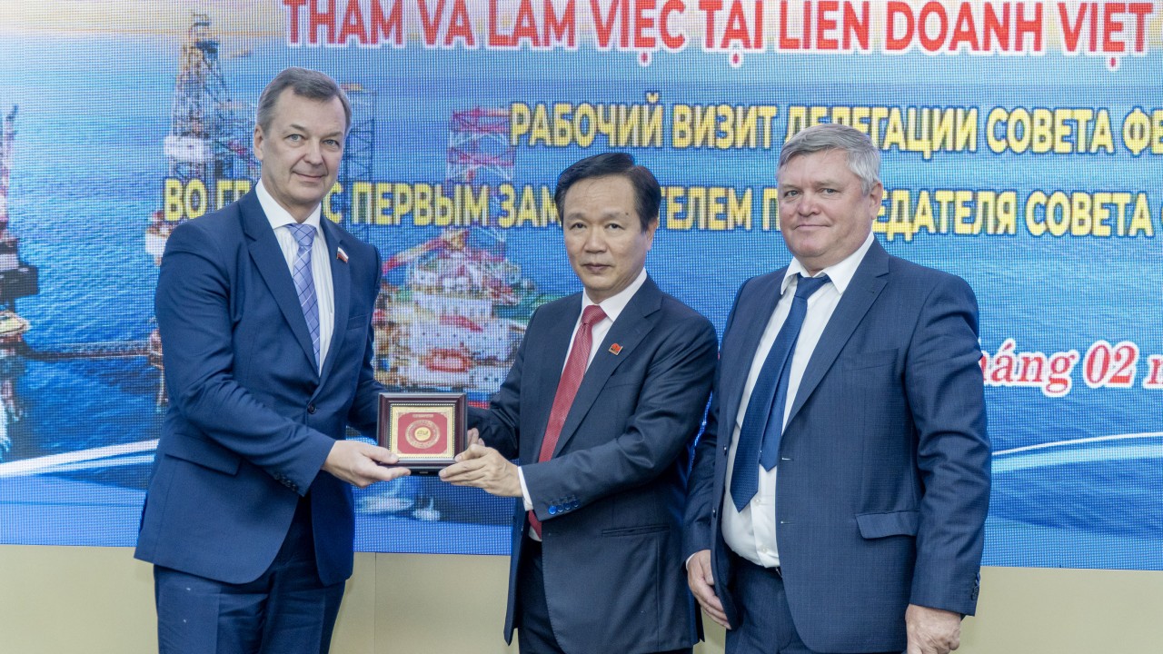 Hội đồng Liên bang Nga mong muốn Vietsovpetro quan tâm phát triển năng lượng tái tạo