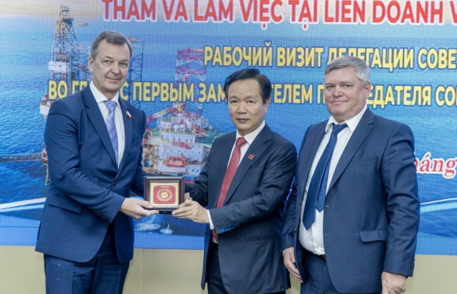 Hội đồng Liên bang Nga mong muốn Vietsovpetro quan tâm phát triển năng lượng tái tạo