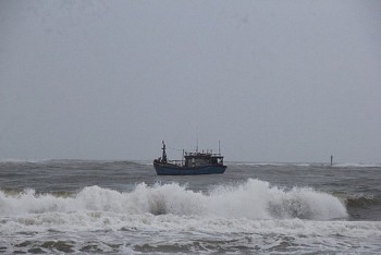 ung cuu kip thoi ba ngu dan gap nan tren bien quang tri