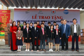 GNI trao tặng 97.285 bộ đồng phục cho học sinh Phú Thọ, Thanh Hóa