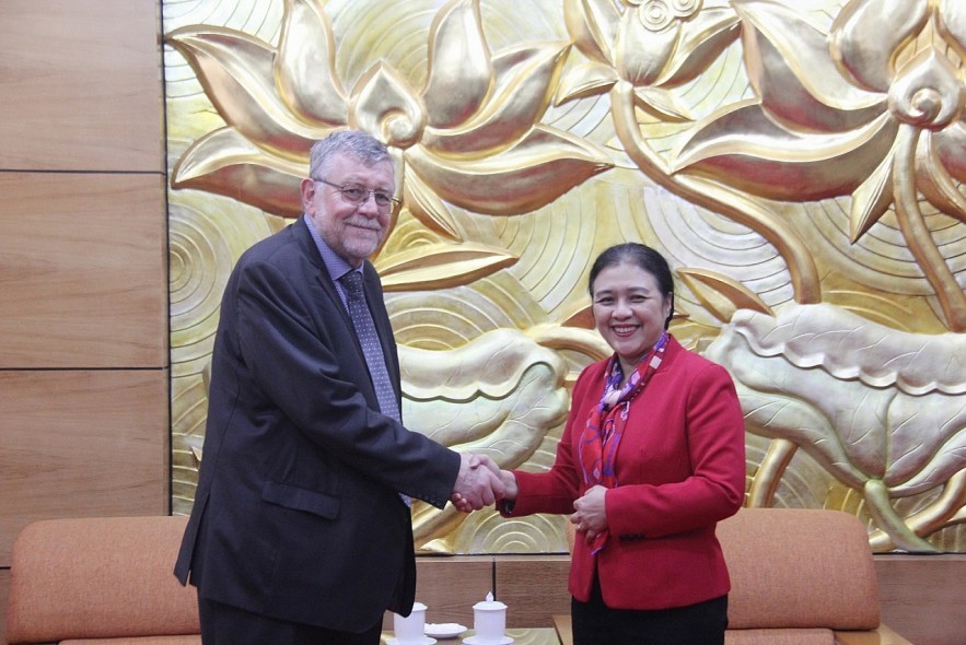 Chủ tịch VUFO (phải) tiếp Chủ tịch Hội hữu nghị Bỉ - Việt.