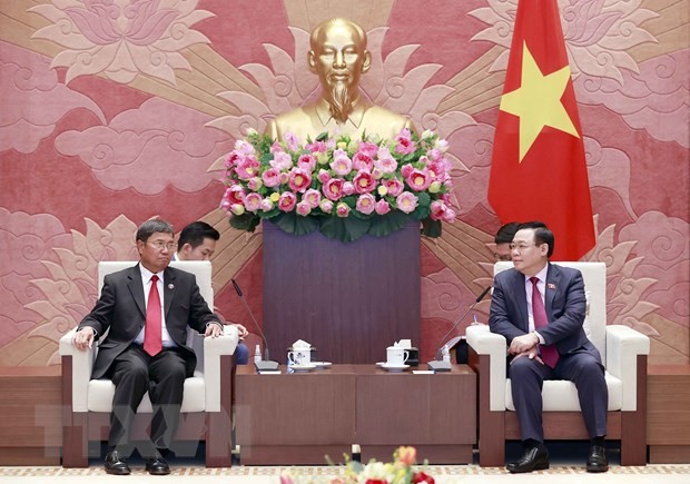Chủ tịch Quốc hội Vương Đình Huệ tiếp Phó Chủ tịch Quốc hội Lào  | Chính trị | Vietnam+ (VietnamPlus)