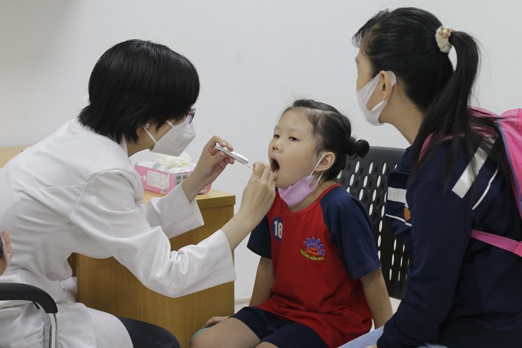 Thành phố Hồ Chí Minh: trẻ em khó khăn được thăm khám miễn phí