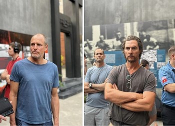Hai ngôi sao Hollywood Matthew McConaughey và Woody thăm khu di tích Nhà tù Hỏa Lò