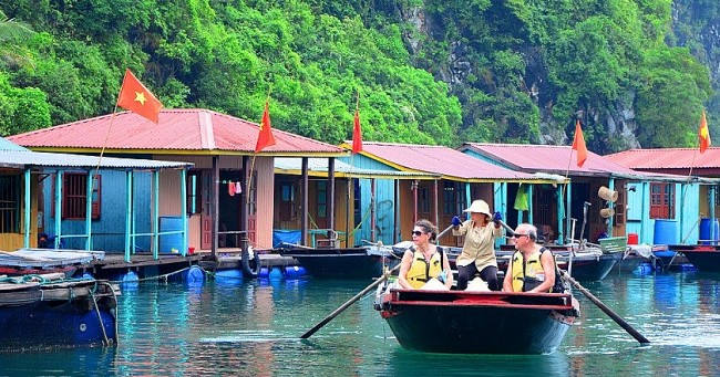 Chuyển khoảng 2.000 tàu khai thác hải sản sang nghề nuôi trồng thủy sản