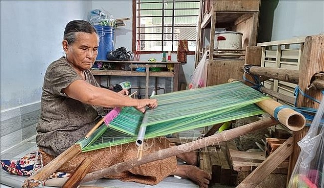 Bảo tồn, phát triển nghề dệt thổ cẩm của đồng bào Chăm