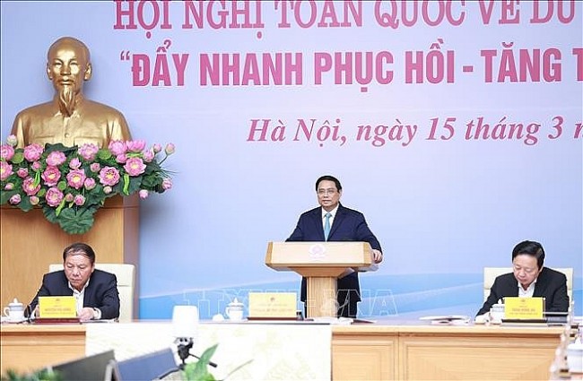 Thủ tướng: Đưa Việt Nam vào nhóm 30 quốc gia có năng lực cạnh tranh du lịch hàng đầu