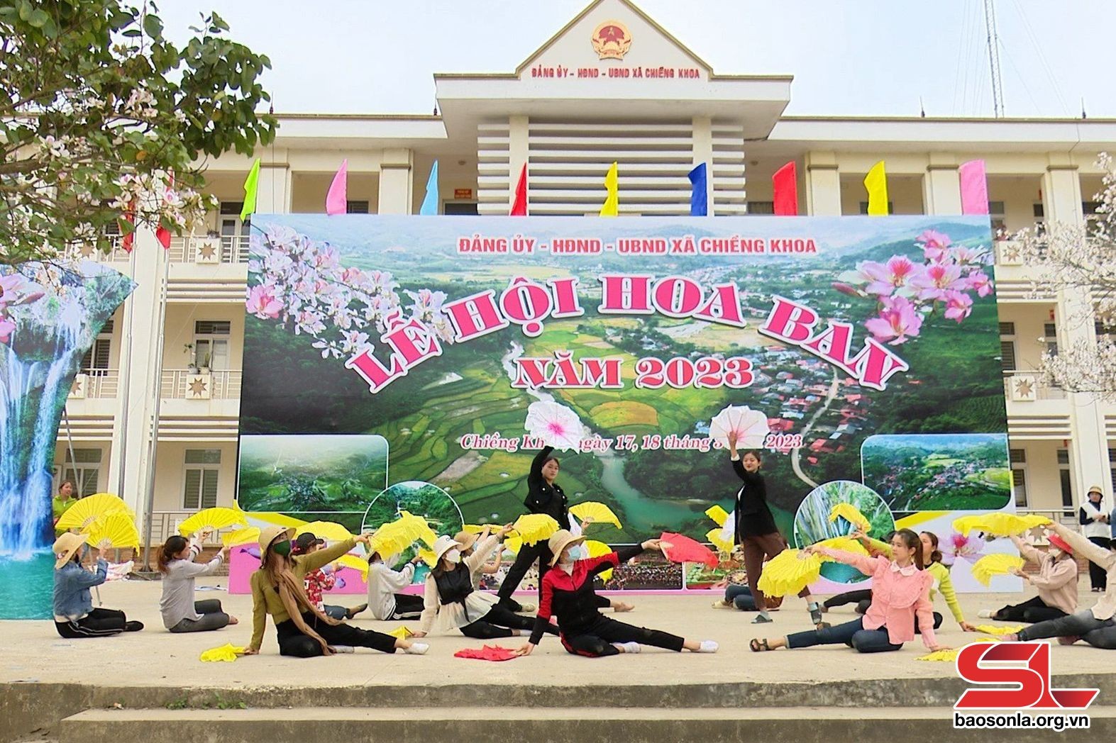 Lễ hội hoa ban xã Chiềng Khoa (Ảnh: Báo Sơn La).