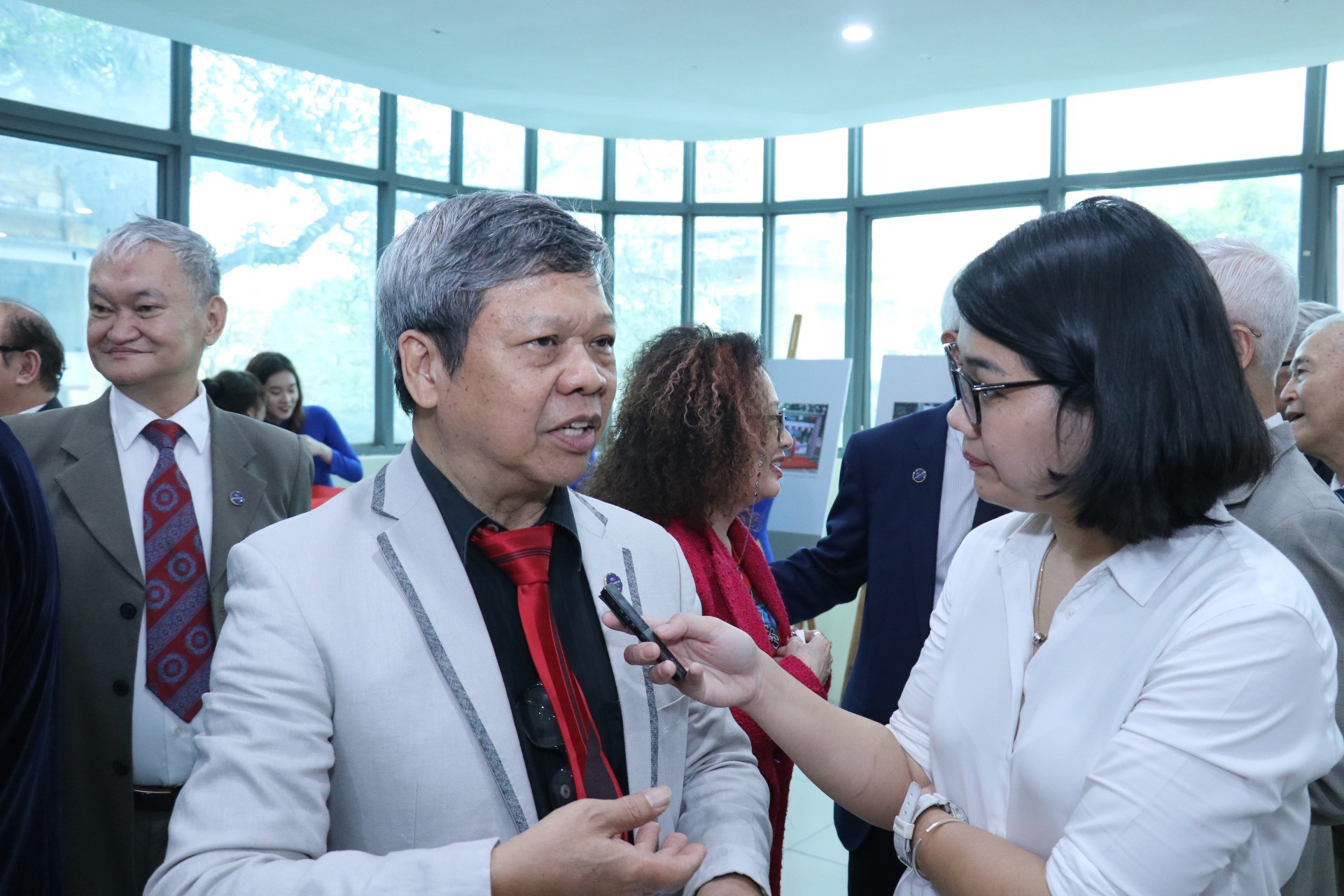 Ông Vũ Đức Khuynh – Hội liên lạc với người Việt Nam ở Tân Calédonie và Vanuatu Hà Nội trả lời phỏng vấn PV tạp chí Thời Đại (Ảnh: Thu Hà).