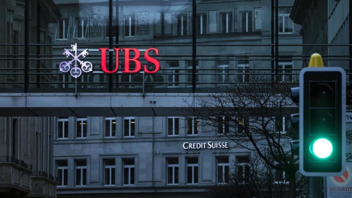 Vụ UBS mua lại Credit Suisse dưới góc nhìn chuyên gia và người trong cuộc